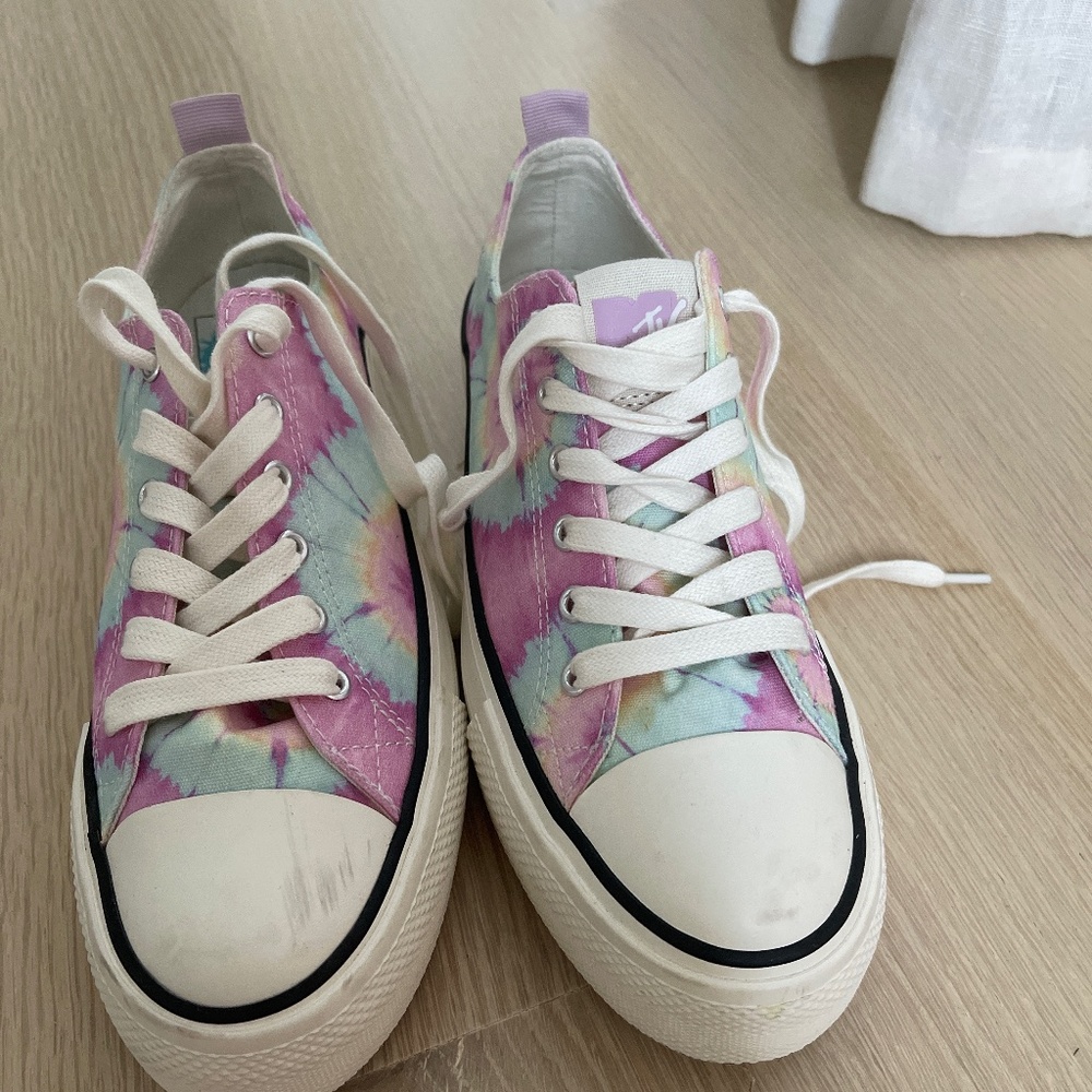 Shoes: colorful sneakers